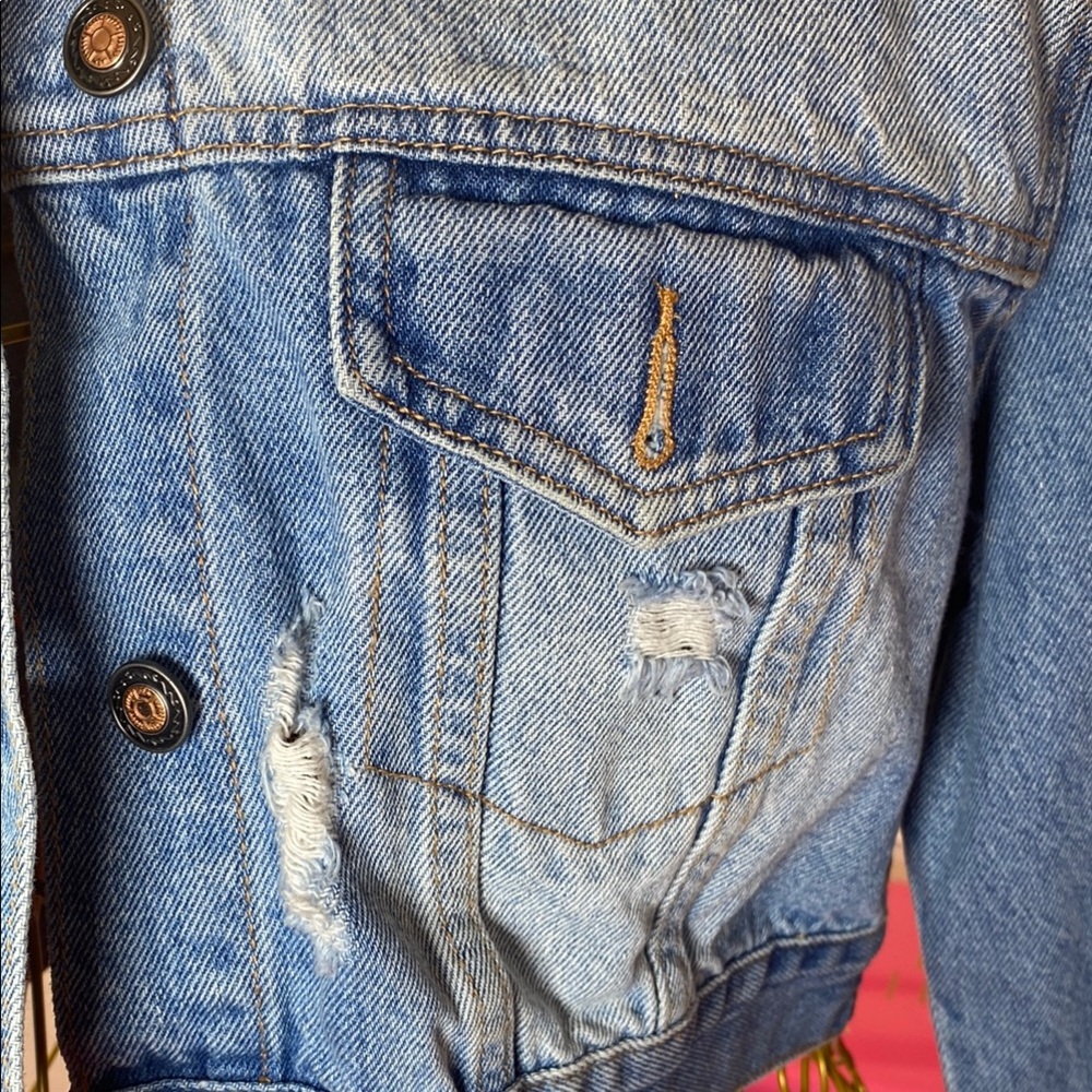 Cropped Ruffle-Trim Distressed Denim Jacket - Picture 4 of 6